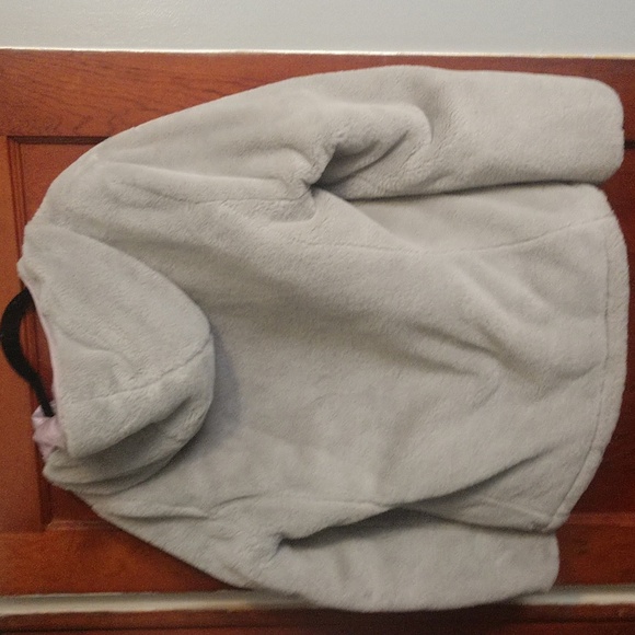 Andrew Marc reversible faux fur jacket - Picture 9 of 13